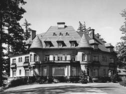 Histoirc photo Pittock Mansion